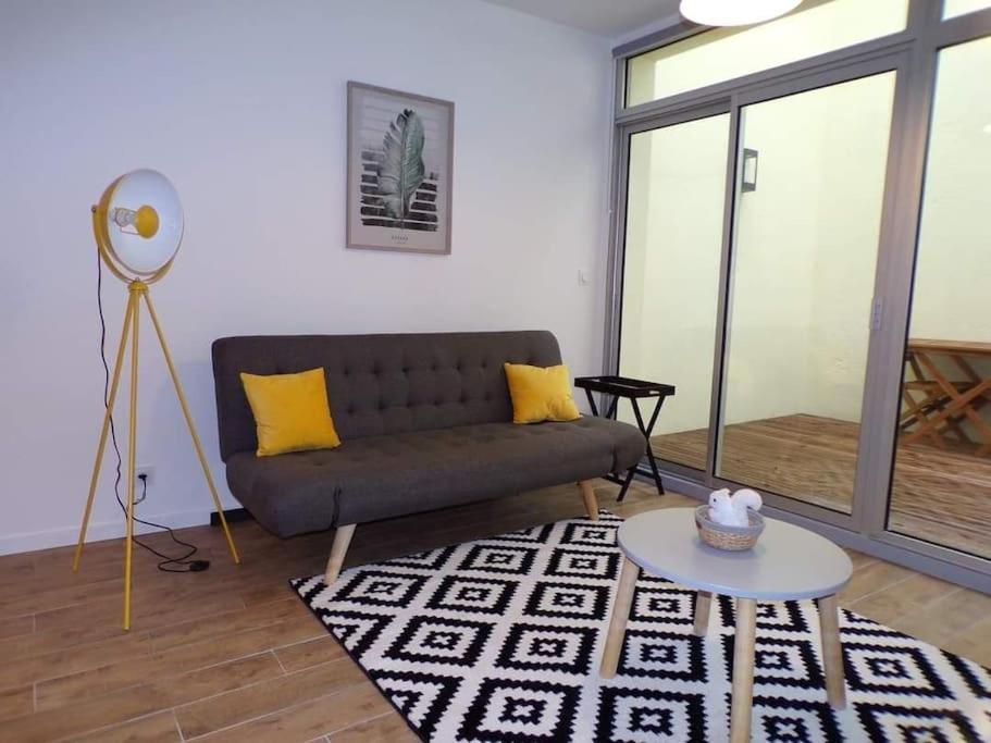 Maison De Ville En Plein Coeur De Jonzac Exteriör bild